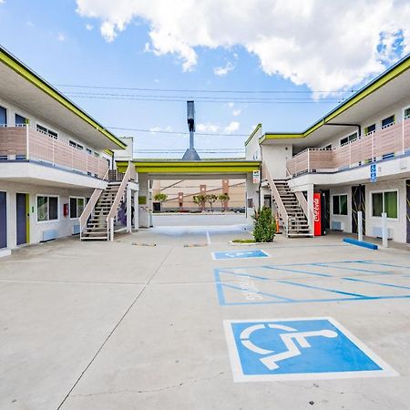 Exclusivo Inn And Suites Lakewood Εξωτερικό φωτογραφία